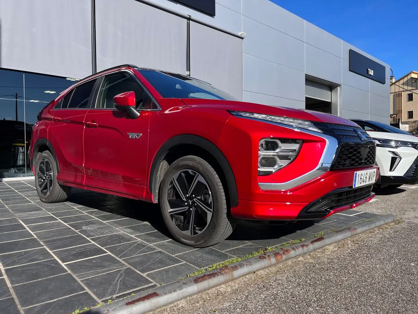 Mitsubishi Eclipse Cross PHEV Kaiteki+ 4WD Rojo - 1