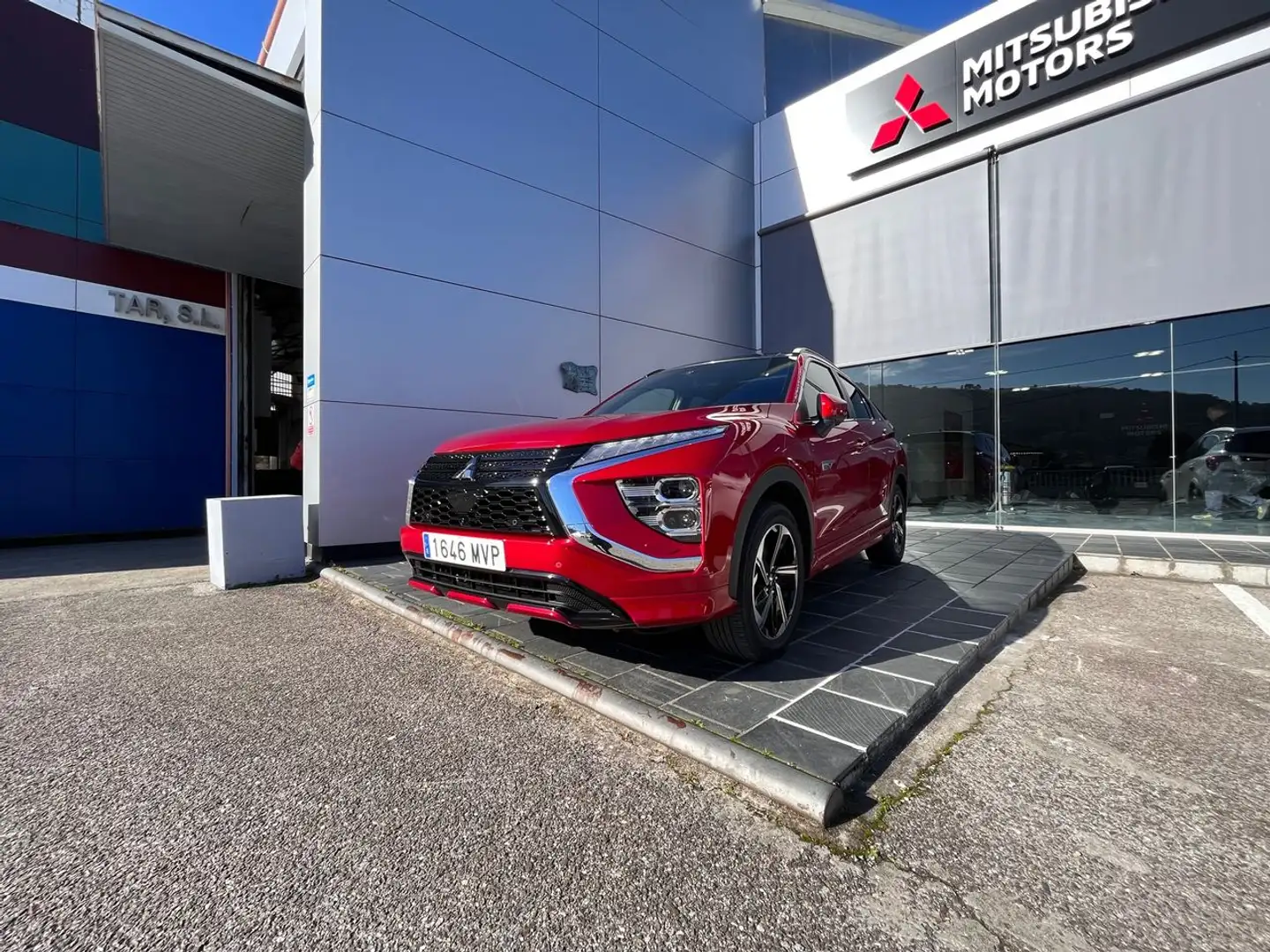 Mitsubishi Eclipse Cross PHEV Kaiteki+ 4WD Rouge - 2