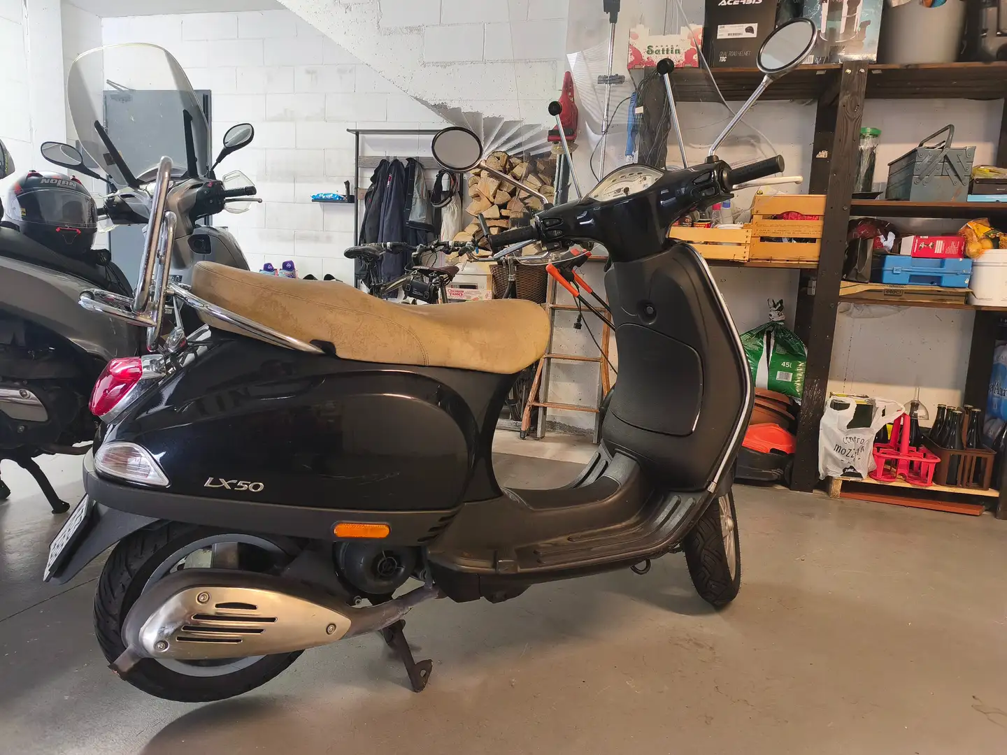Vespa LX 50 Zwart - 2