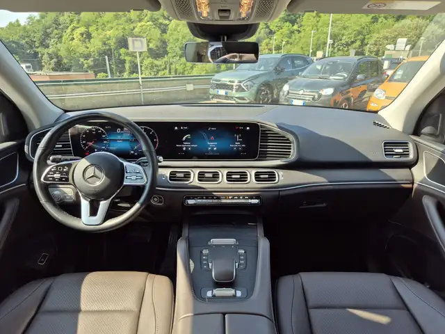 Mercedes-Benz 300 view 8