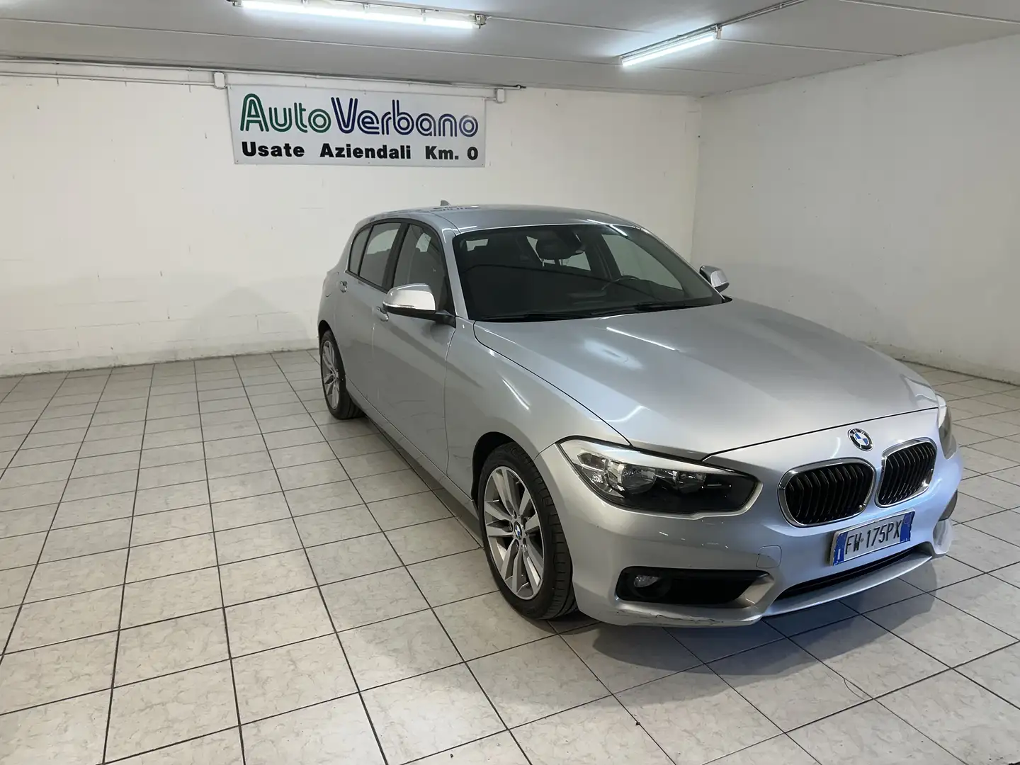 BMW 116 Serie 1 F/20-21 2015 116d Business 5p auto Grigio - 1