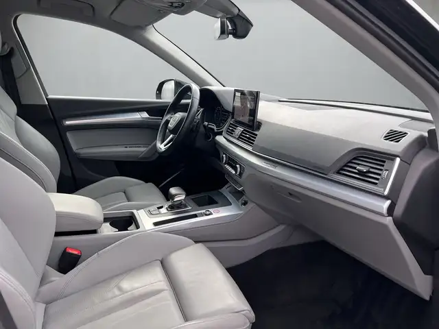 Audi Q5 view 14