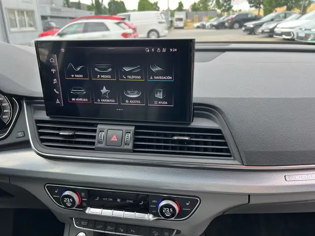 Audi Q5 view 12