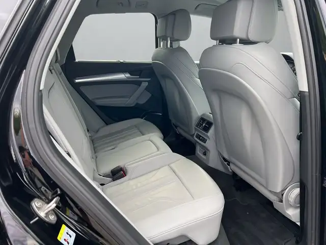 Audi Q5 view 13