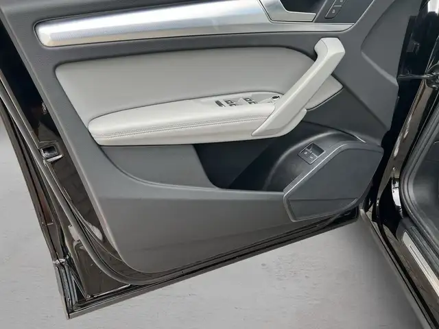 Audi Q5 view 7