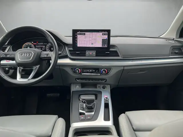 Audi Q5 view 9