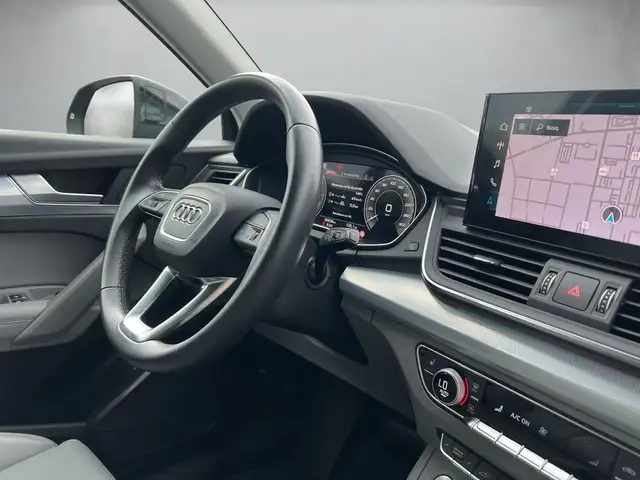 Audi Q5 view 8