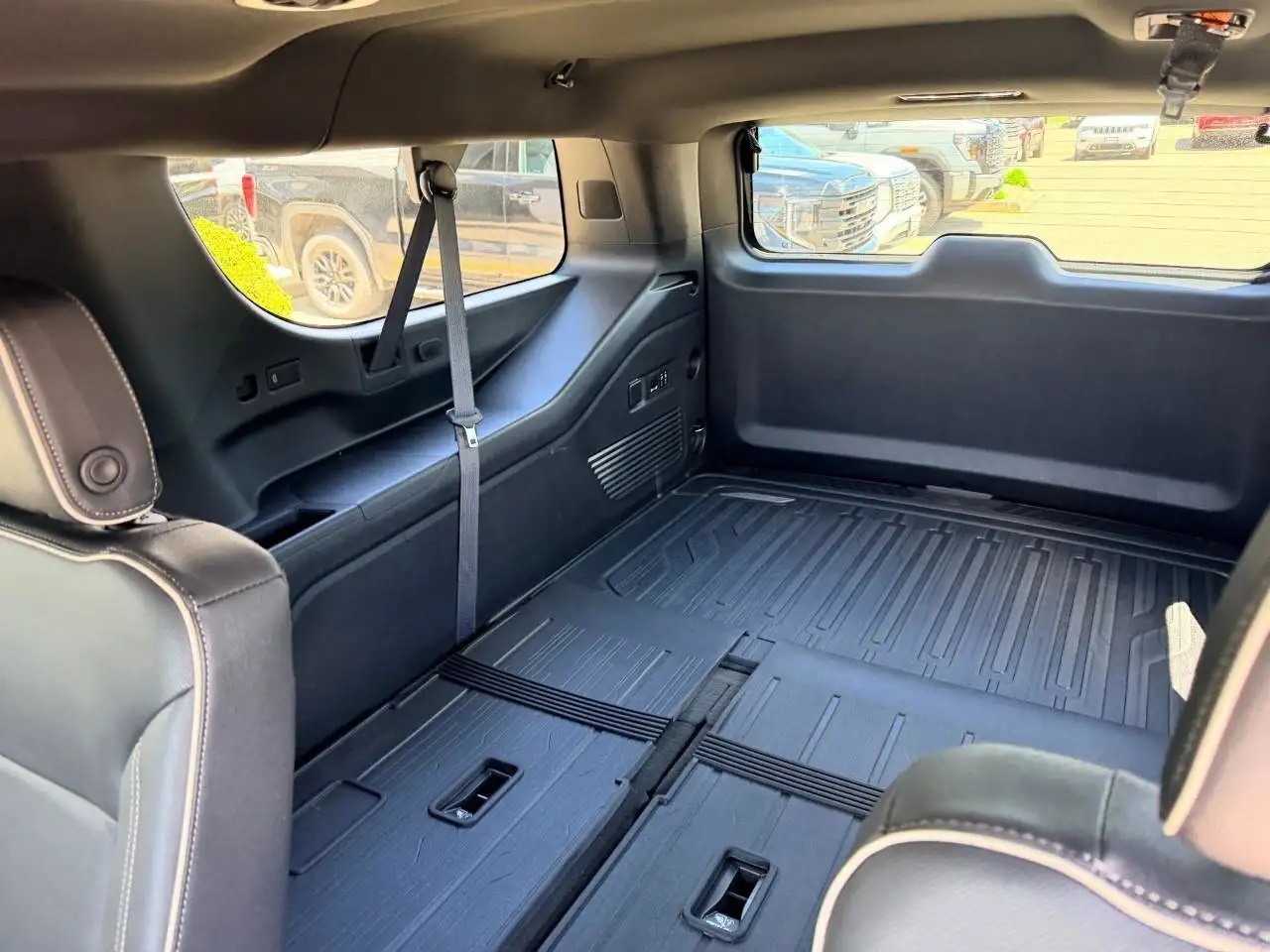 GMC Yukon снимка GMC Yukon