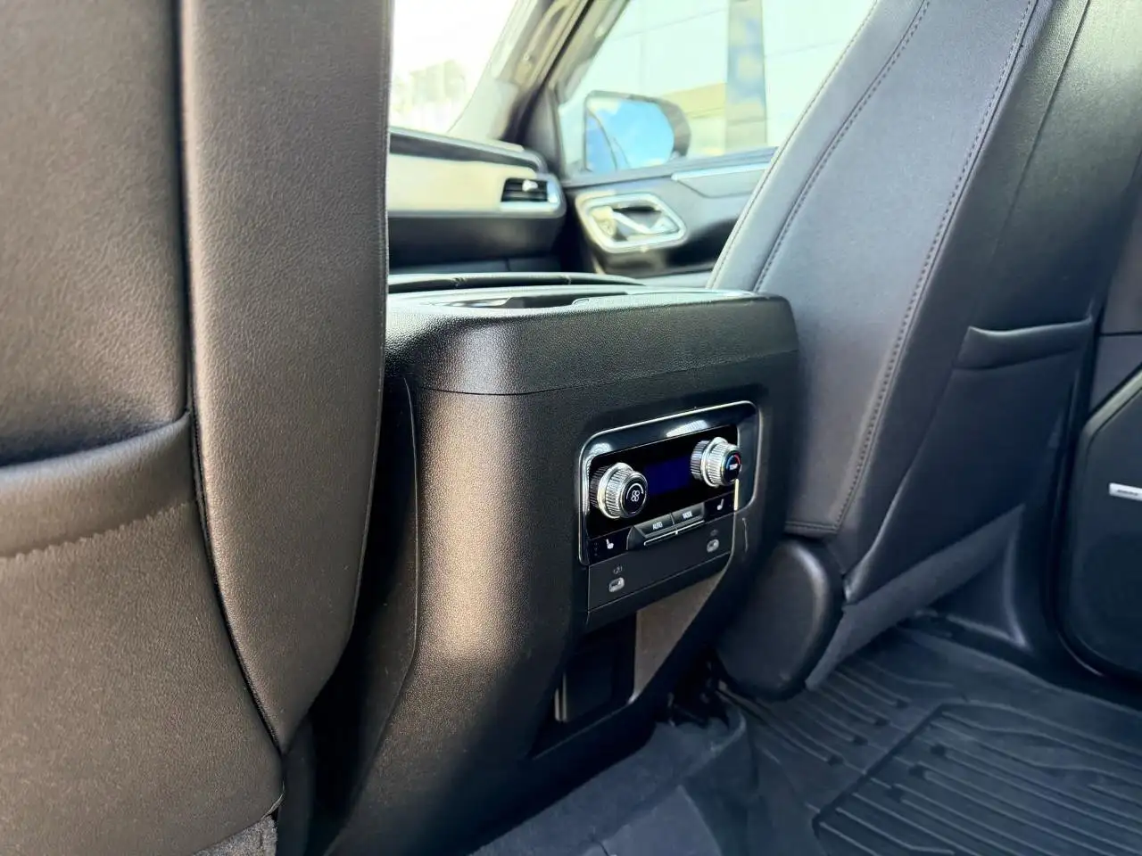 GMC Yukon снимка GMC Yukon