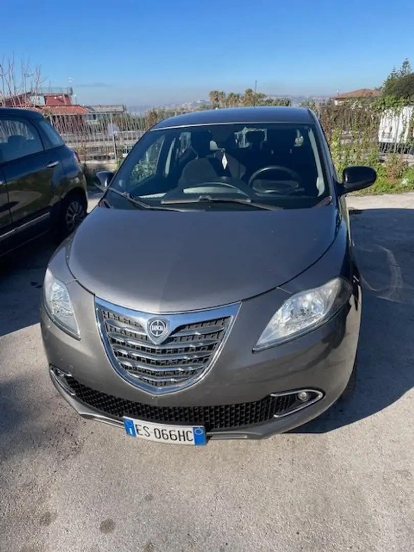 Lancia Ypsilon Ypsilon III 2013 1.2 8v Gold ecochic Gpl 69cv Grigio - 1