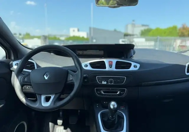 Renault Scenic view 5