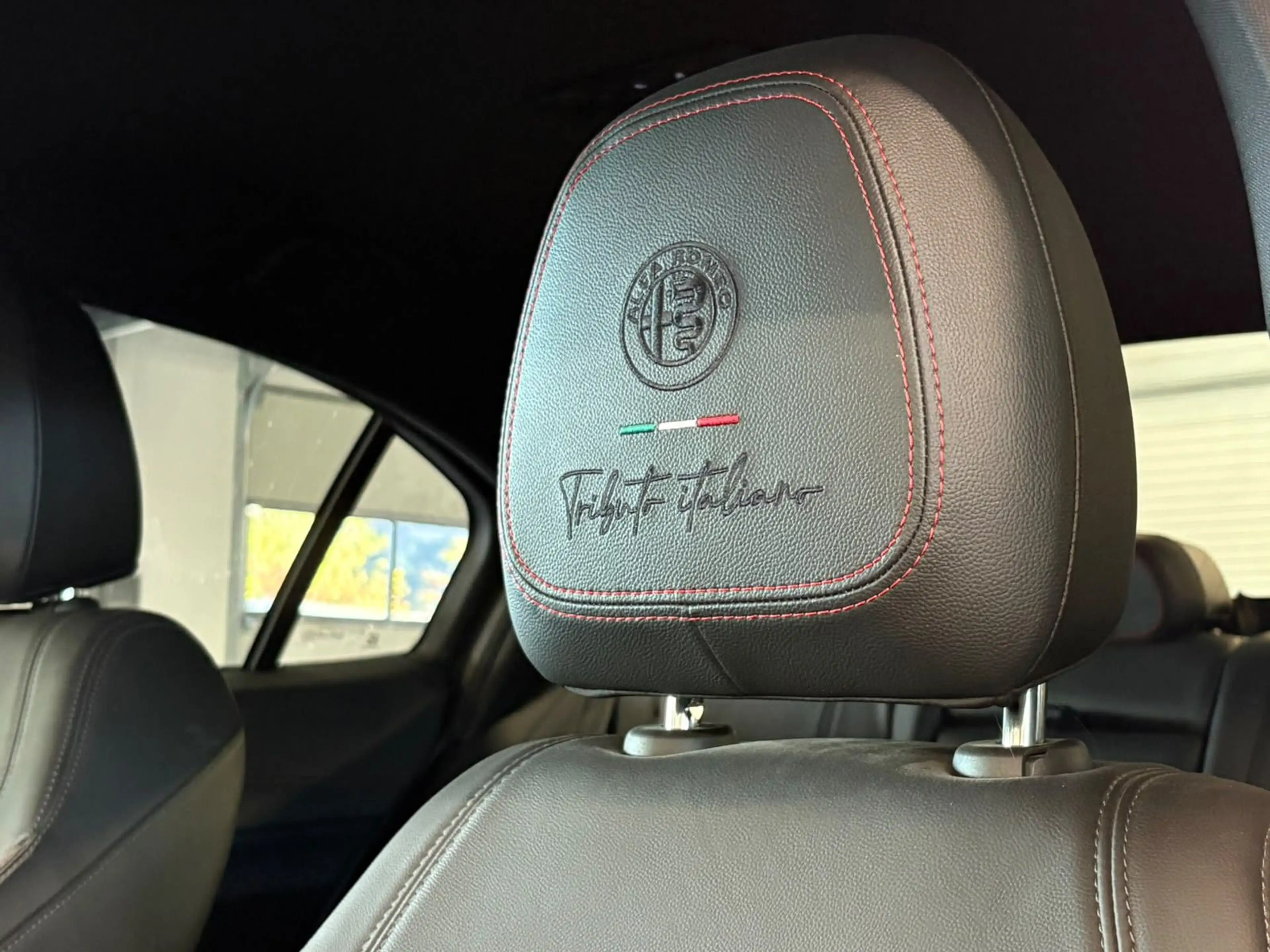 Alfa Romeo Giulia Tributo Italiano Q4 MATRIX+KAM+SHZ/LHZ+ — photo 11