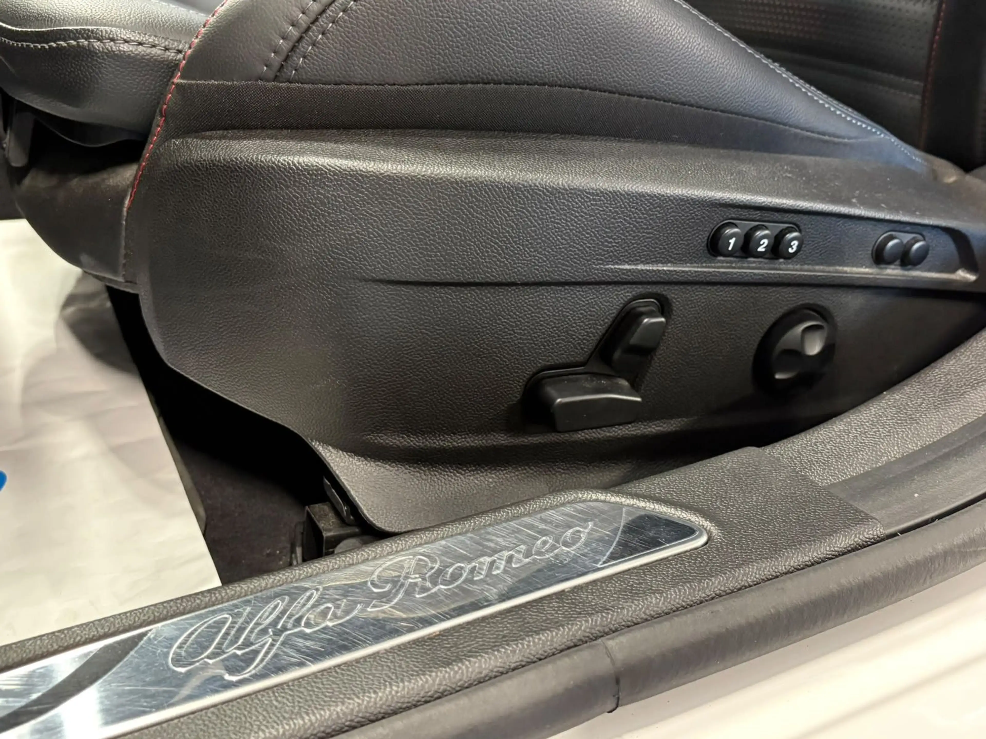 Alfa Romeo Giulia Tributo Italiano Q4 MATRIX+KAM+SHZ/LHZ+ — photo 10