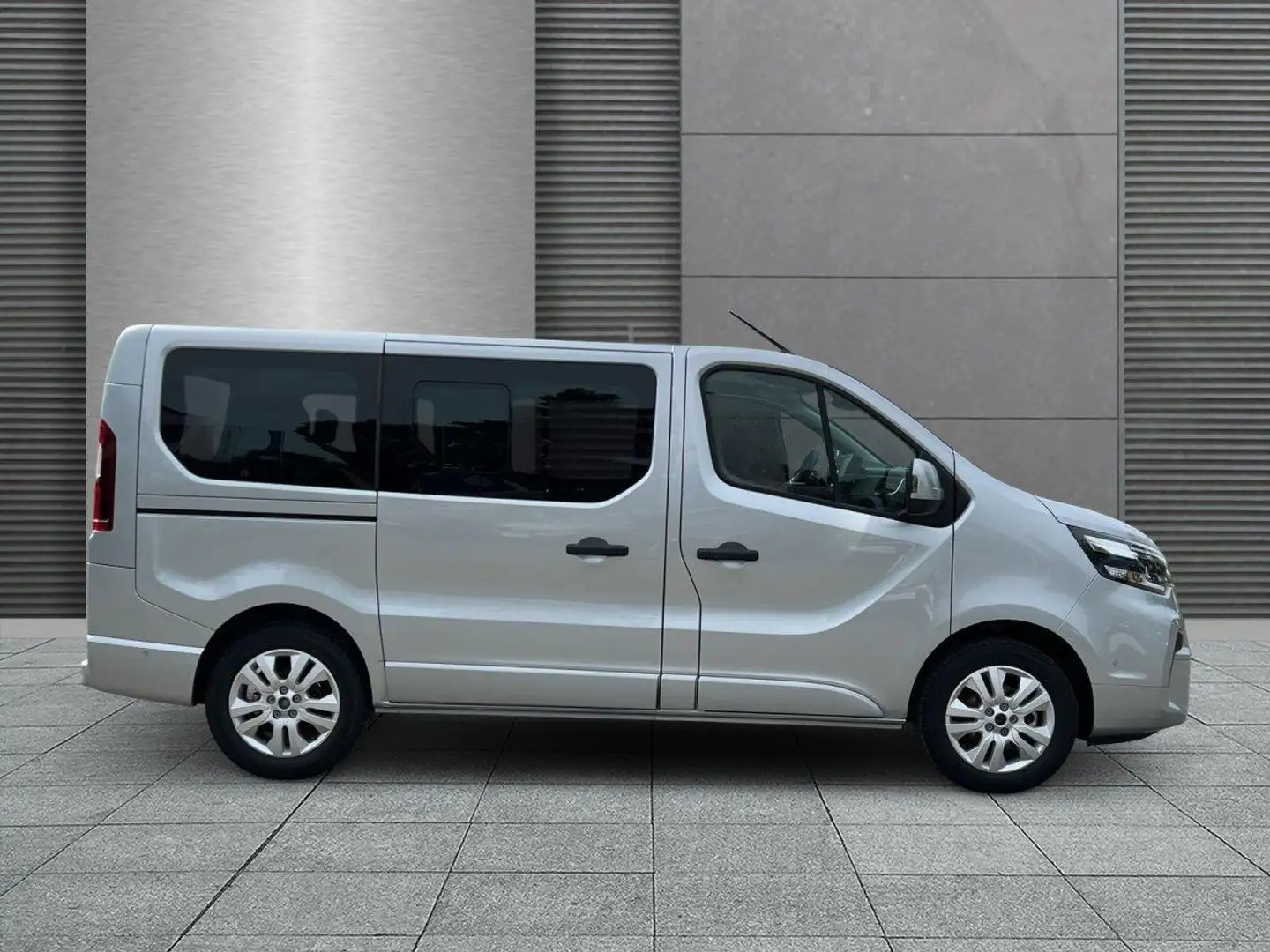 Nissan Primastar Tekna L1H1 GJR+RFK+LED dCi 150 110 kW (150 PS),... Grau - 2