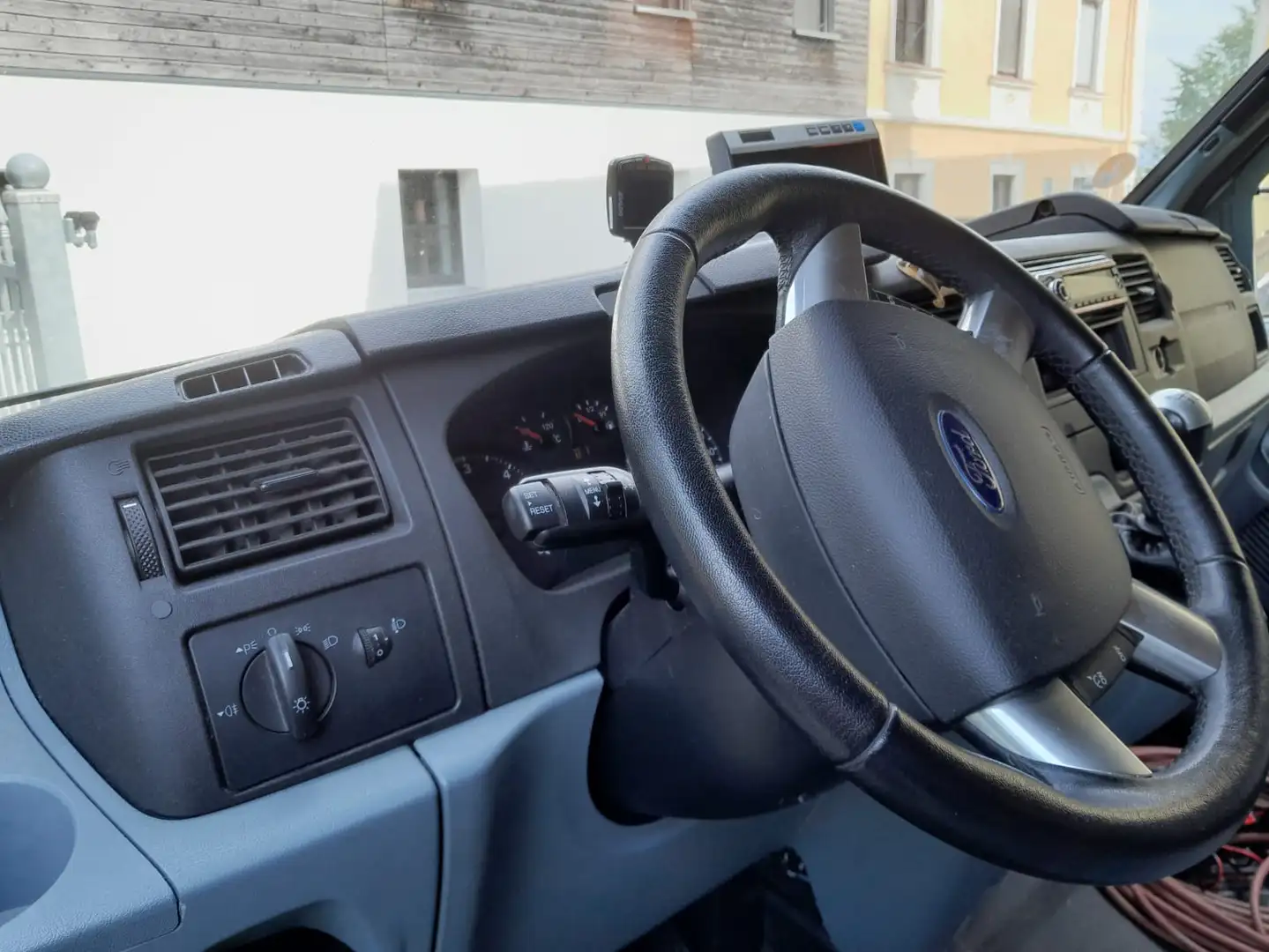 Ford Transit Wohnmobil Weiß - 2