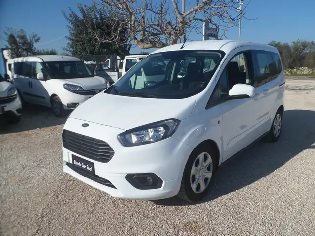 Ford Courier 5 posti autovettura