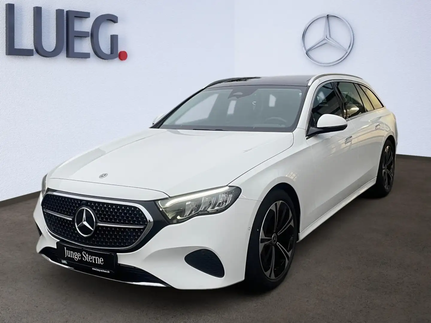 Mercedes-Benz E 220 d T AVANTGARDE+PANODACH+ADVANCED+AHK+LED Weiß - 1