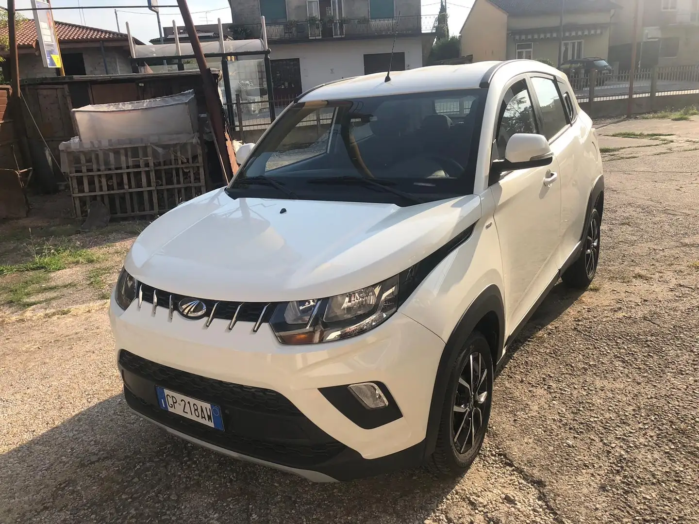 Mahindra KUV100 KUV1001.2 K8 m-bifuel Blanc - 1