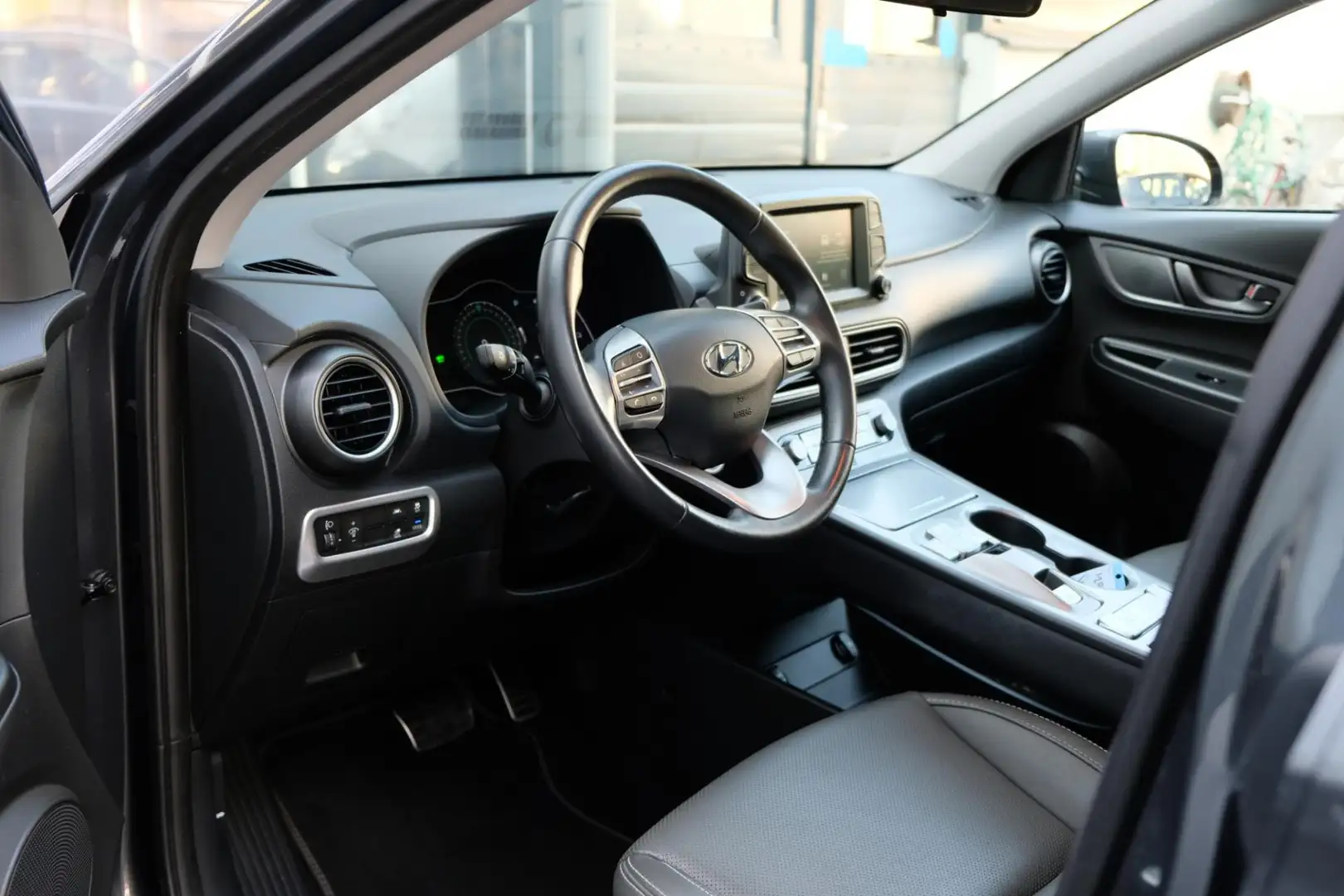 Hyundai KONA EV Comfort 39 kWh *Achteruitrijcamera* |39.486km| Grau - 2