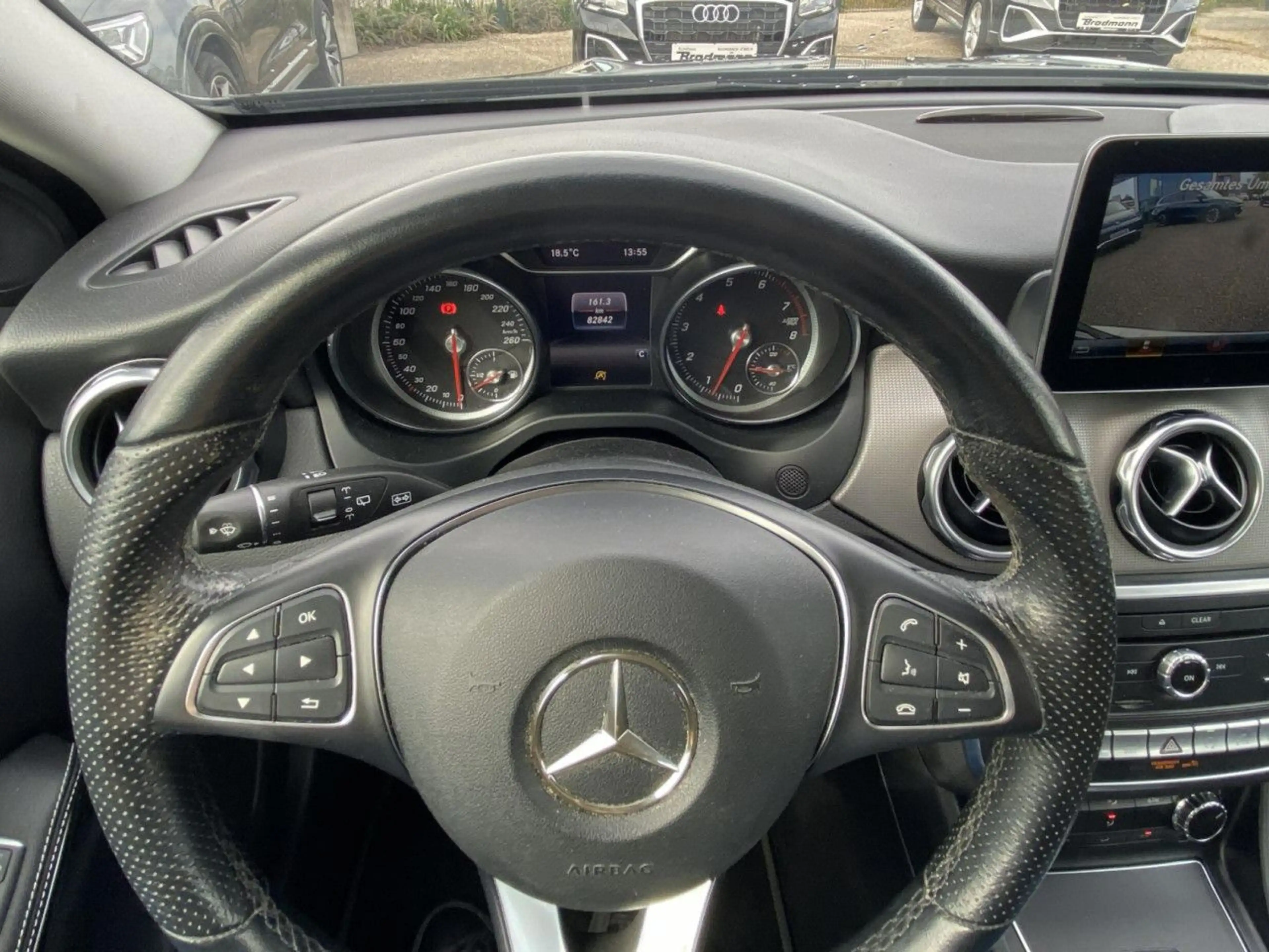 Mercedes-Benz GLA 200 Urban Navi-RFK-LED-SHZ-PDC-GRA-Bluetooth — photo 12
