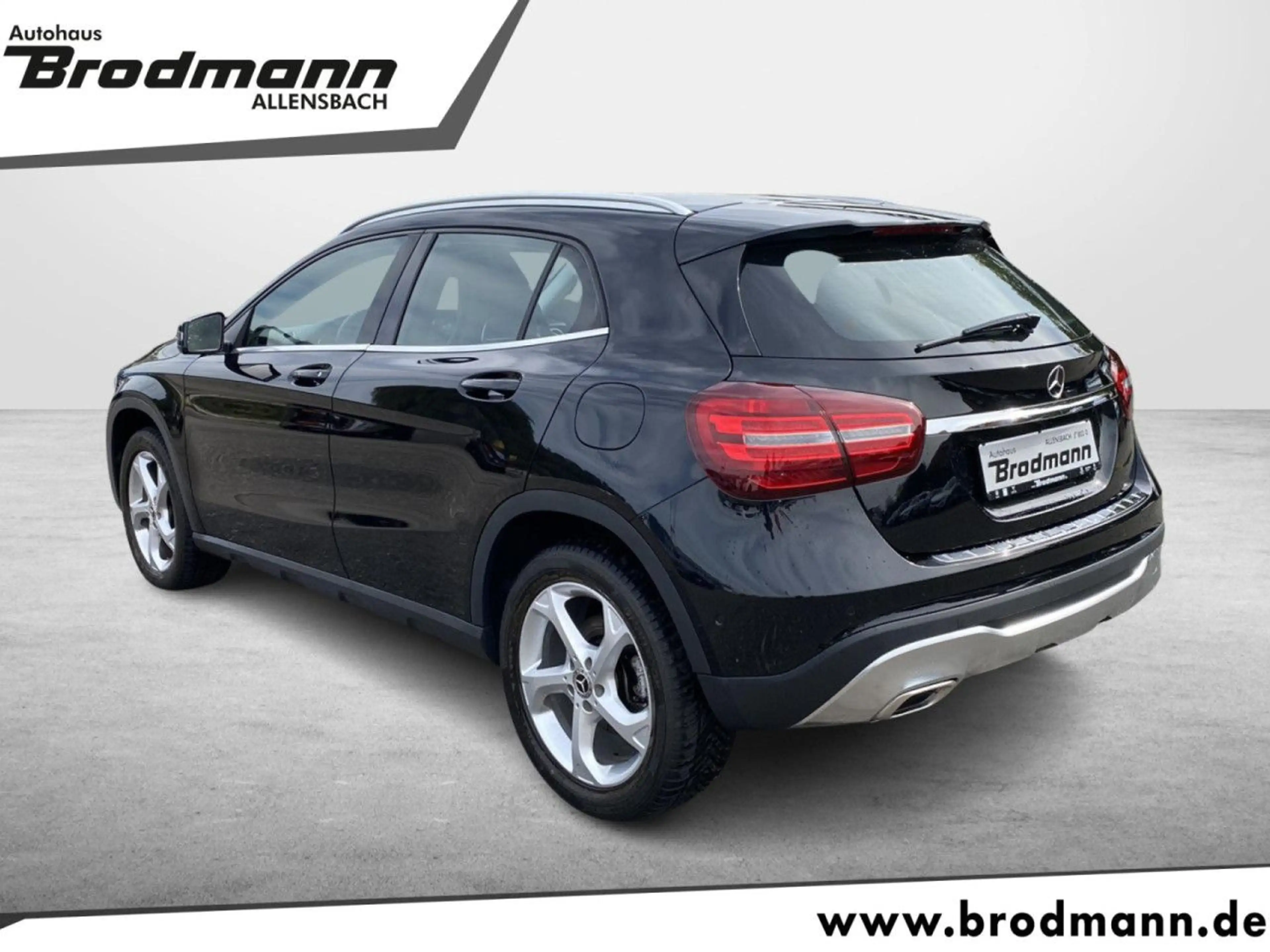 Mercedes-Benz GLA 200 Urban Navi-RFK-LED-SHZ-PDC-GRA-Bluetooth — photo 2