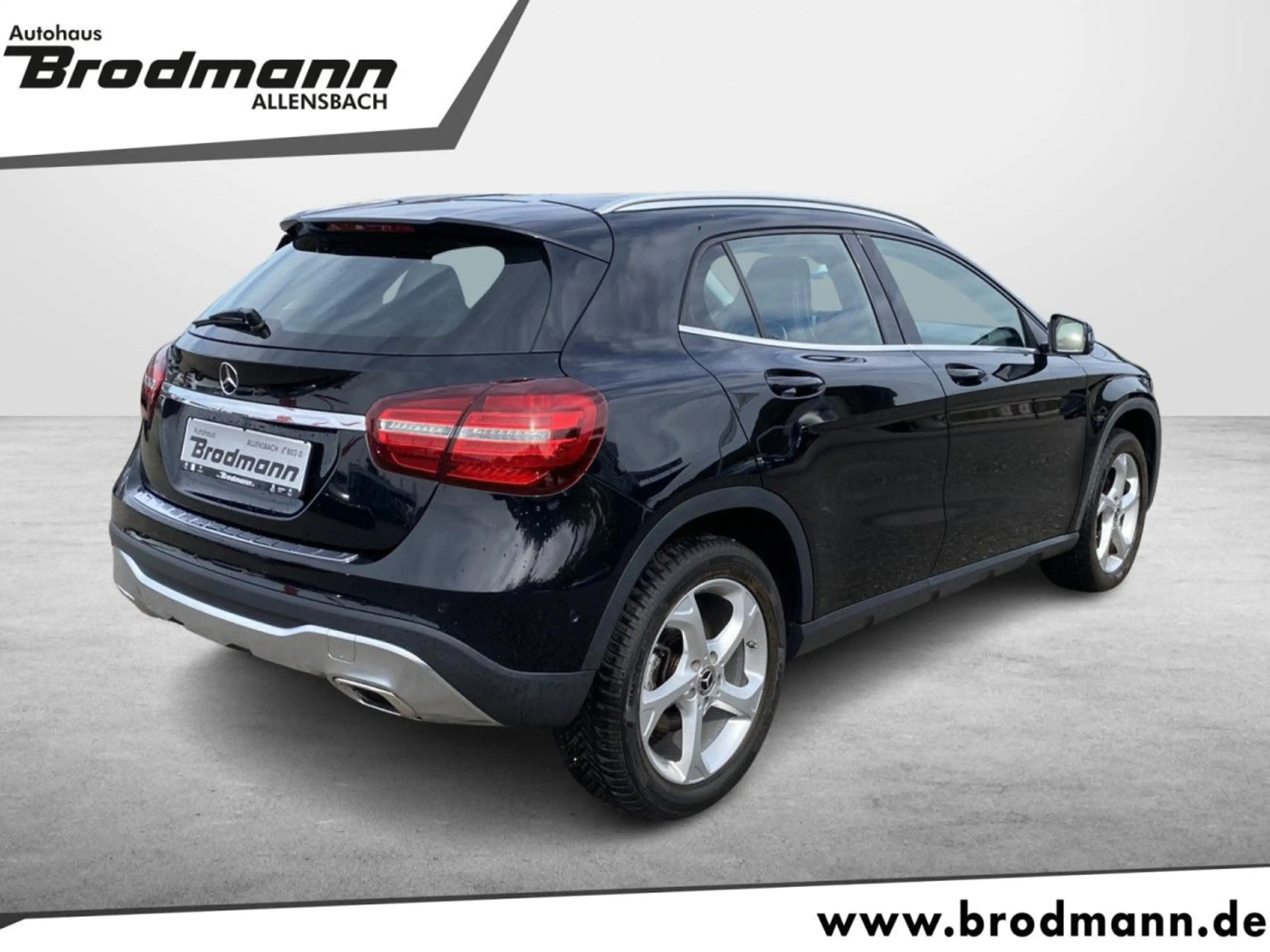 Mercedes-Benz GLA 200 Urban Navi-RFK-LED-SHZ-PDC-GRA-Bluetooth — photo 3