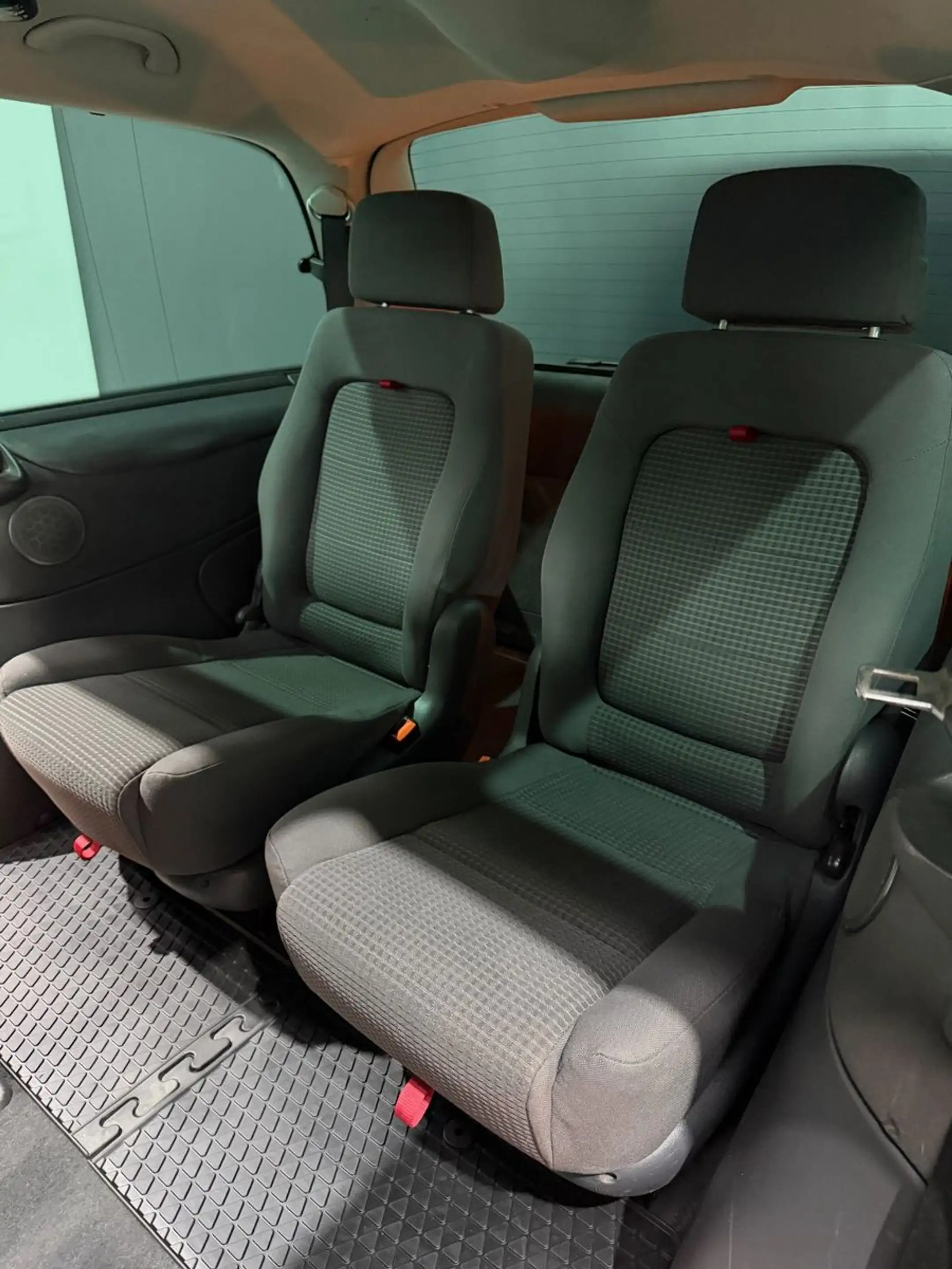 SEAT Alhambra 1.8T Aut. Vigo 7-Sitze*AHK*Tempo*Sitzh. — photo 12