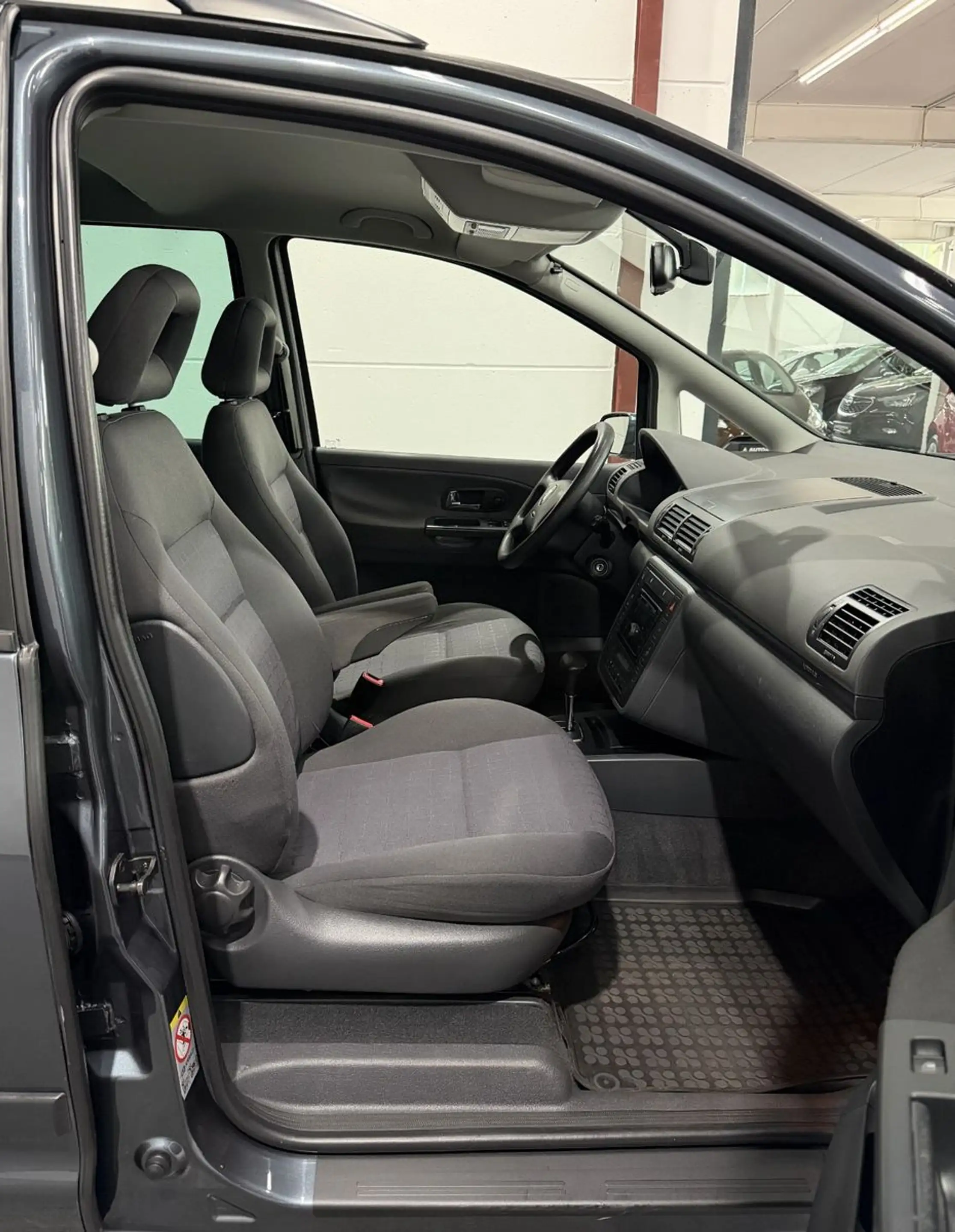 SEAT Alhambra 1.8T Aut. Vigo 7-Sitze*AHK*Tempo*Sitzh. — photo 15