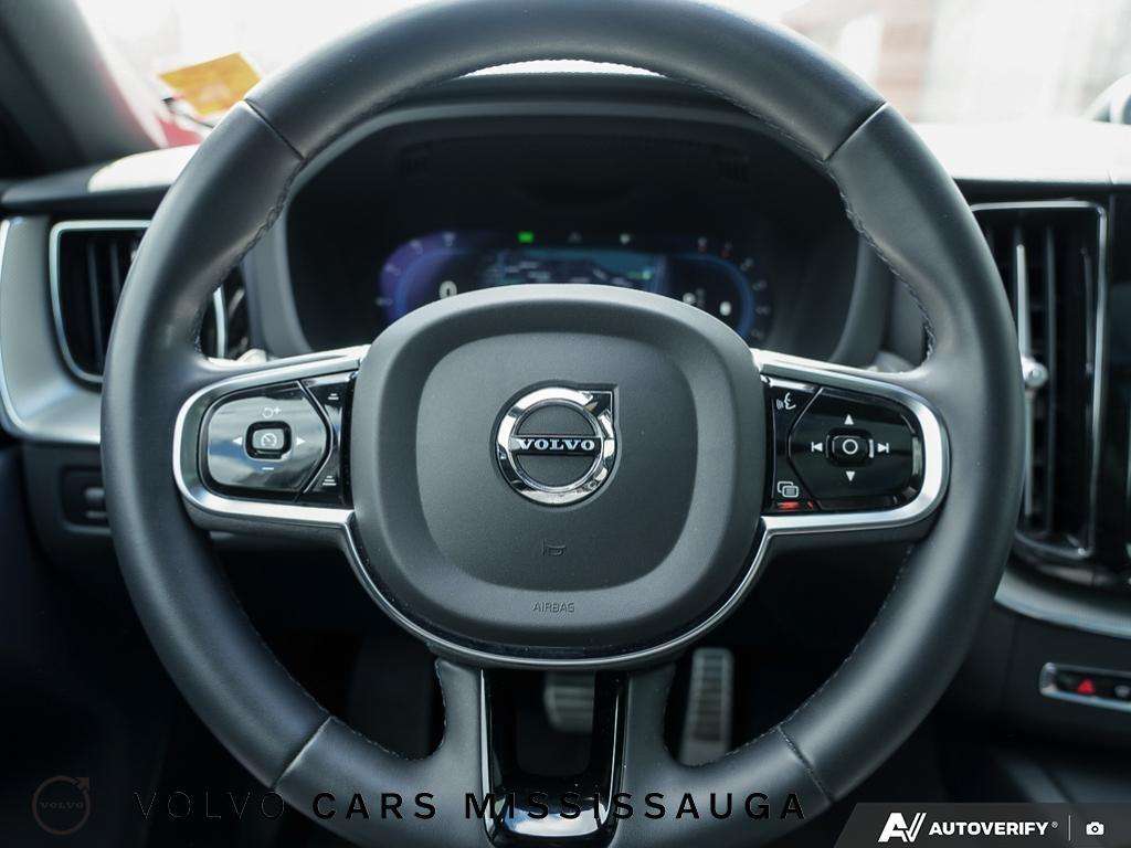 2022 Volvo XC60 B6 R-Design thumb 14