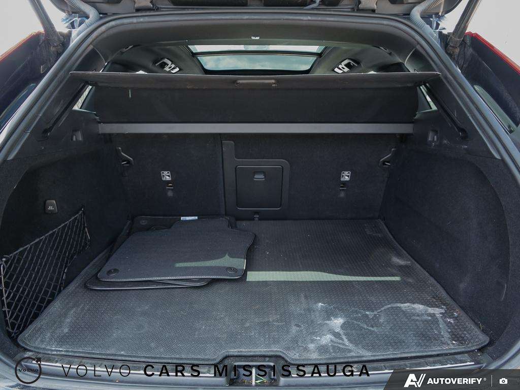 2022 Volvo XC60 B6 R-Design thumb 11