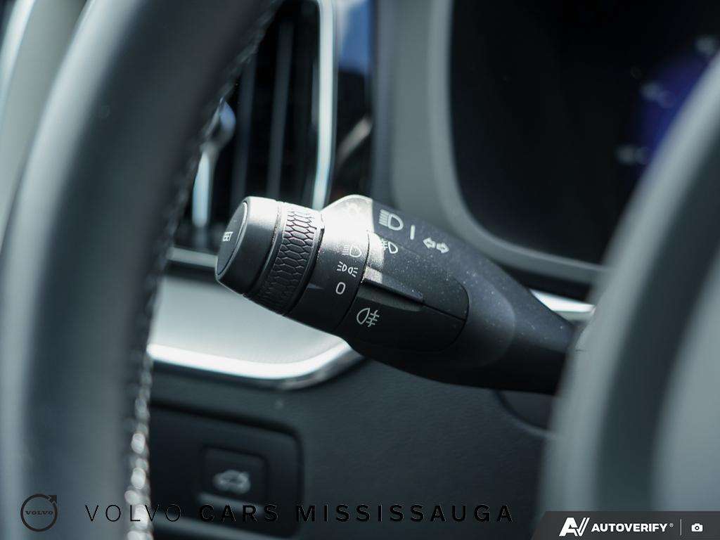 2022 Volvo XC60 B6 R-Design thumb 16