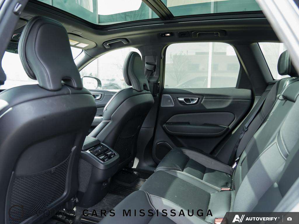 2022 Volvo XC60 B6 R-Design thumb 24