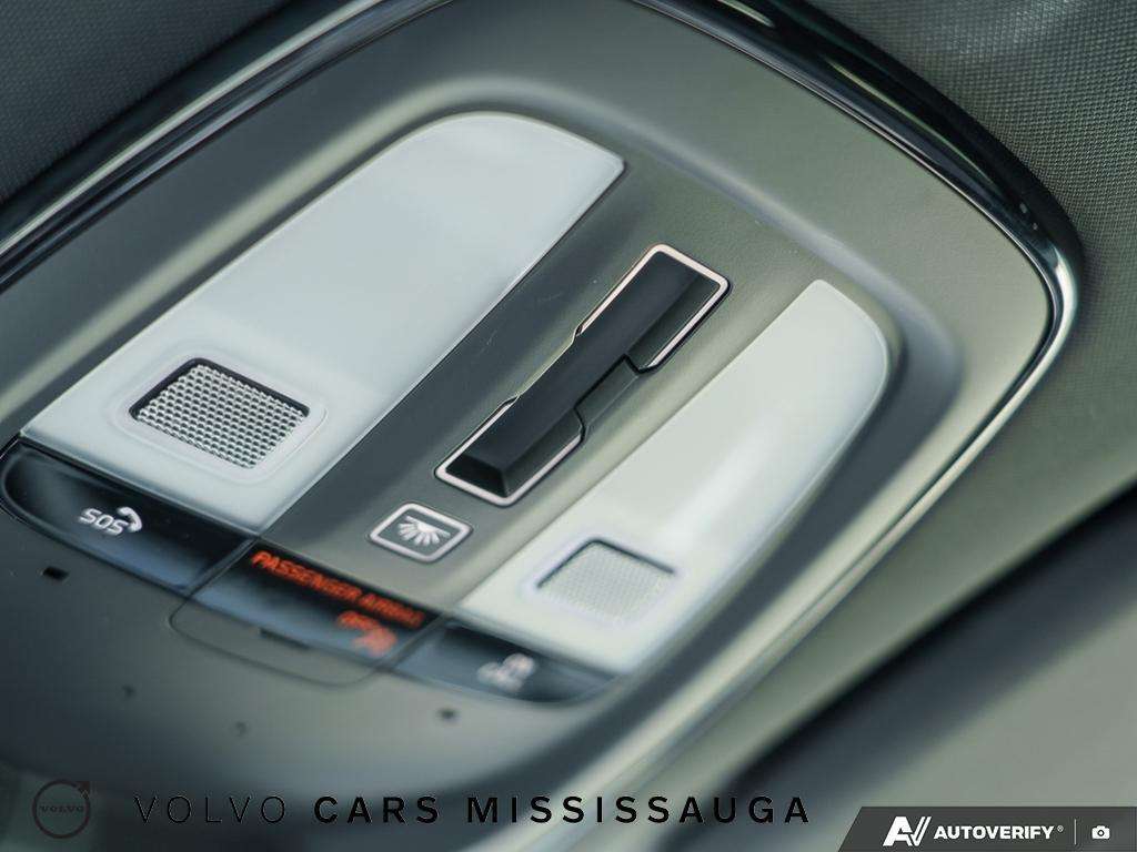 2022 Volvo XC60 B6 R-Design thumb 22