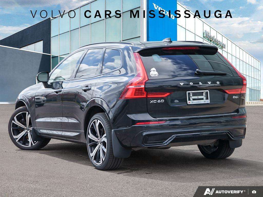 2022 Volvo XC60 B6 R-Design alt 4