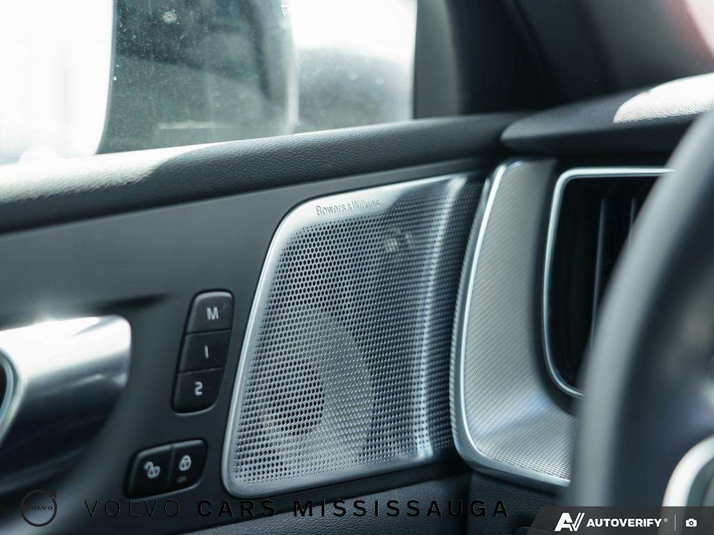 2022 Volvo XC60 B6 R-Design thumb 17
