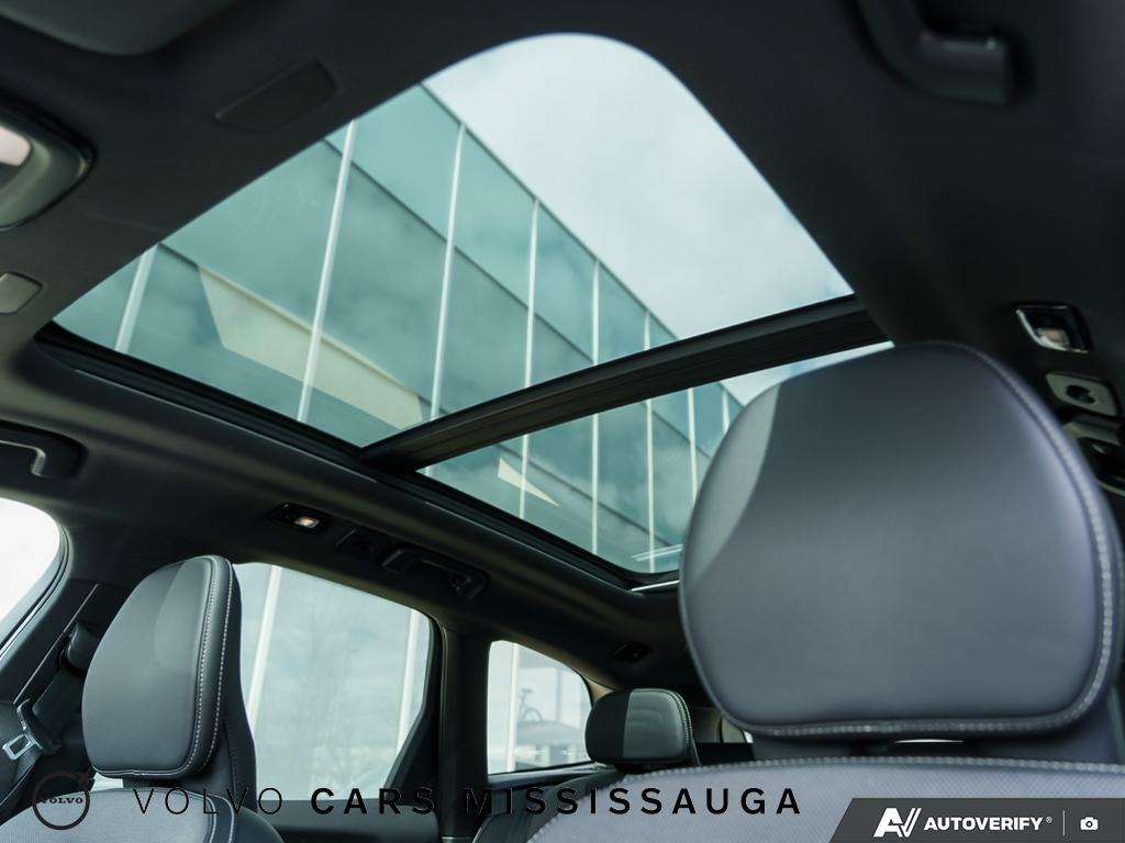 2022 Volvo XC60 B6 R-Design thumb 26