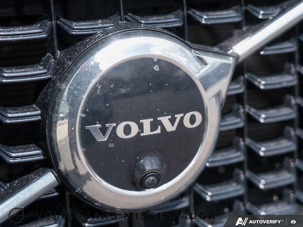2022 Volvo XC60 B6 R-Design thumb 9