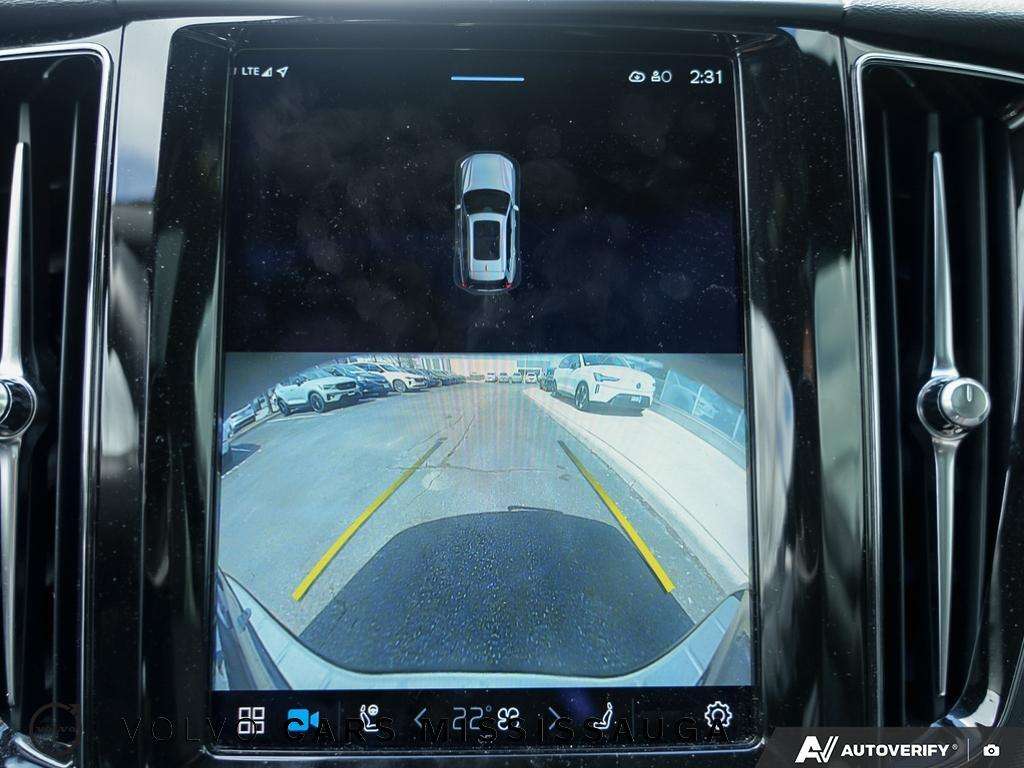 2022 Volvo XC60 B6 R-Design thumb 27