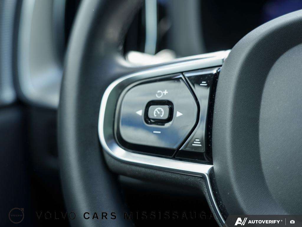 2022 Volvo XC60 B6 R-Design thumb 18