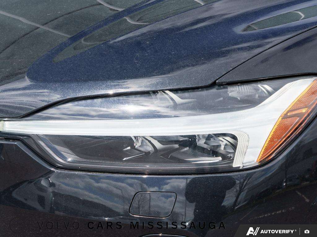 2022 Volvo XC60 B6 R-Design thumb 10