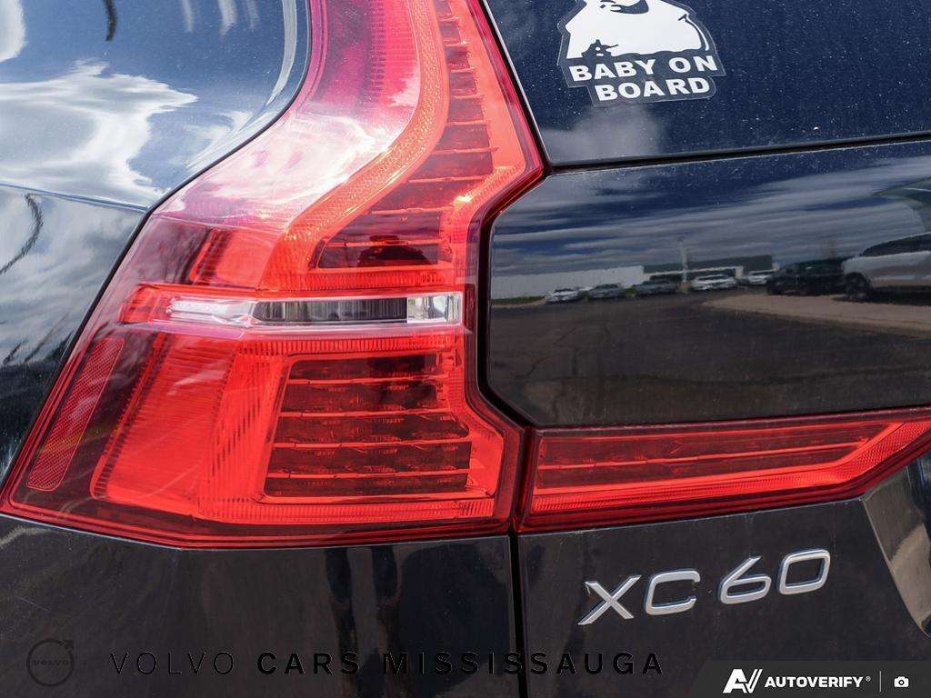 2022 Volvo XC60 B6 R-Design thumb 12