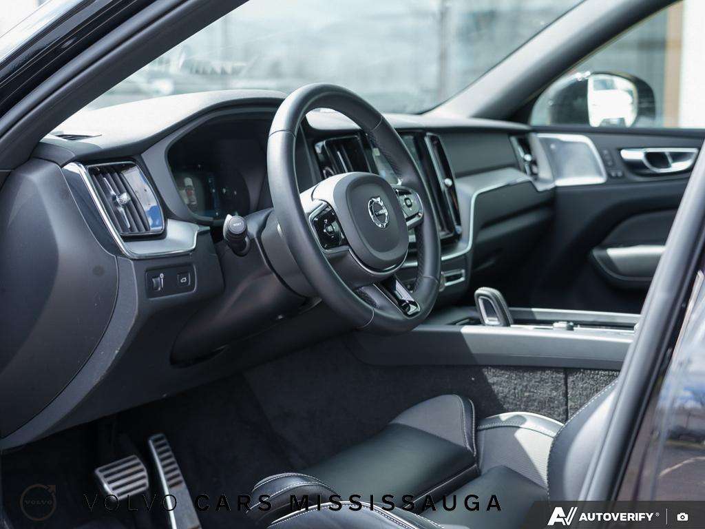 2022 Volvo XC60 B6 R-Design thumb 13