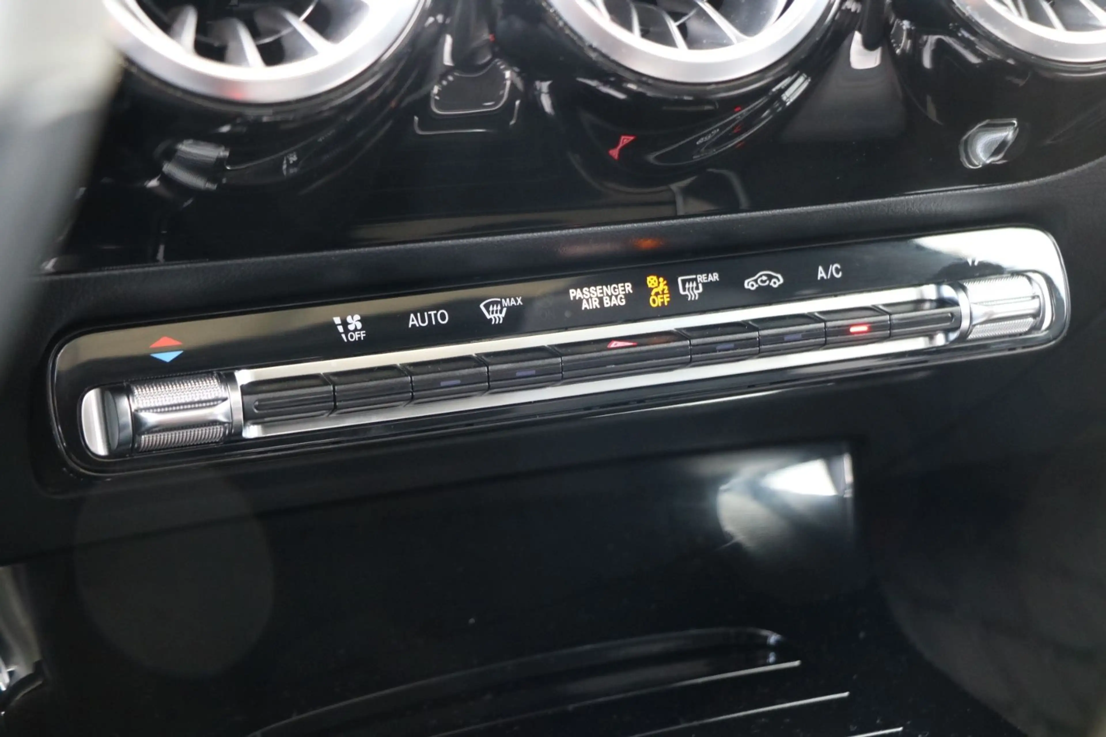 Mercedes-Benz CLA 220 CLA 220 d Shooting Brake*AMG*MBEAM*HUD*PANO*360° — photo 12