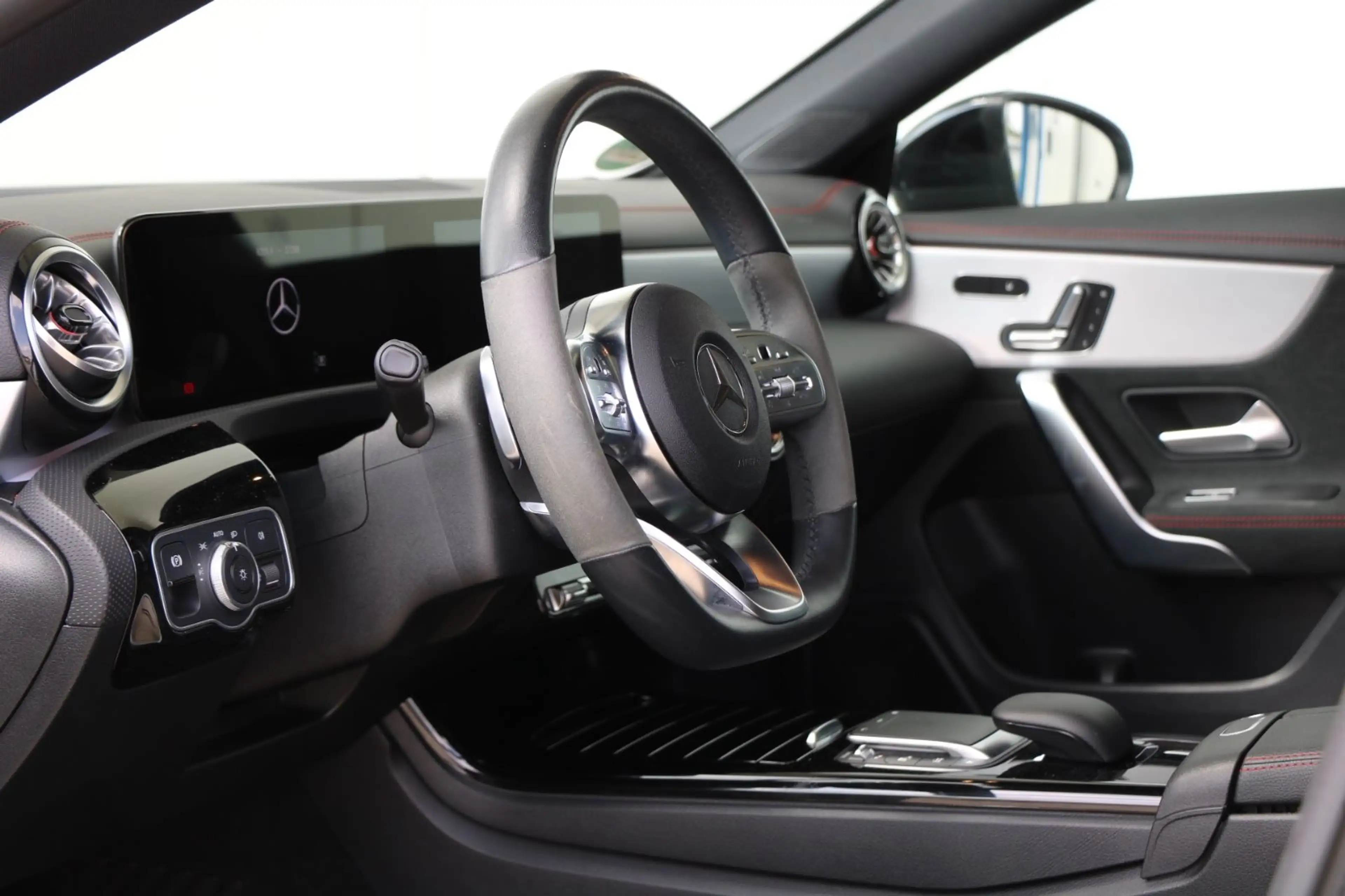 Mercedes-Benz CLA 220 CLA 220 d Shooting Brake*AMG*MBEAM*HUD*PANO*360° — photo 6