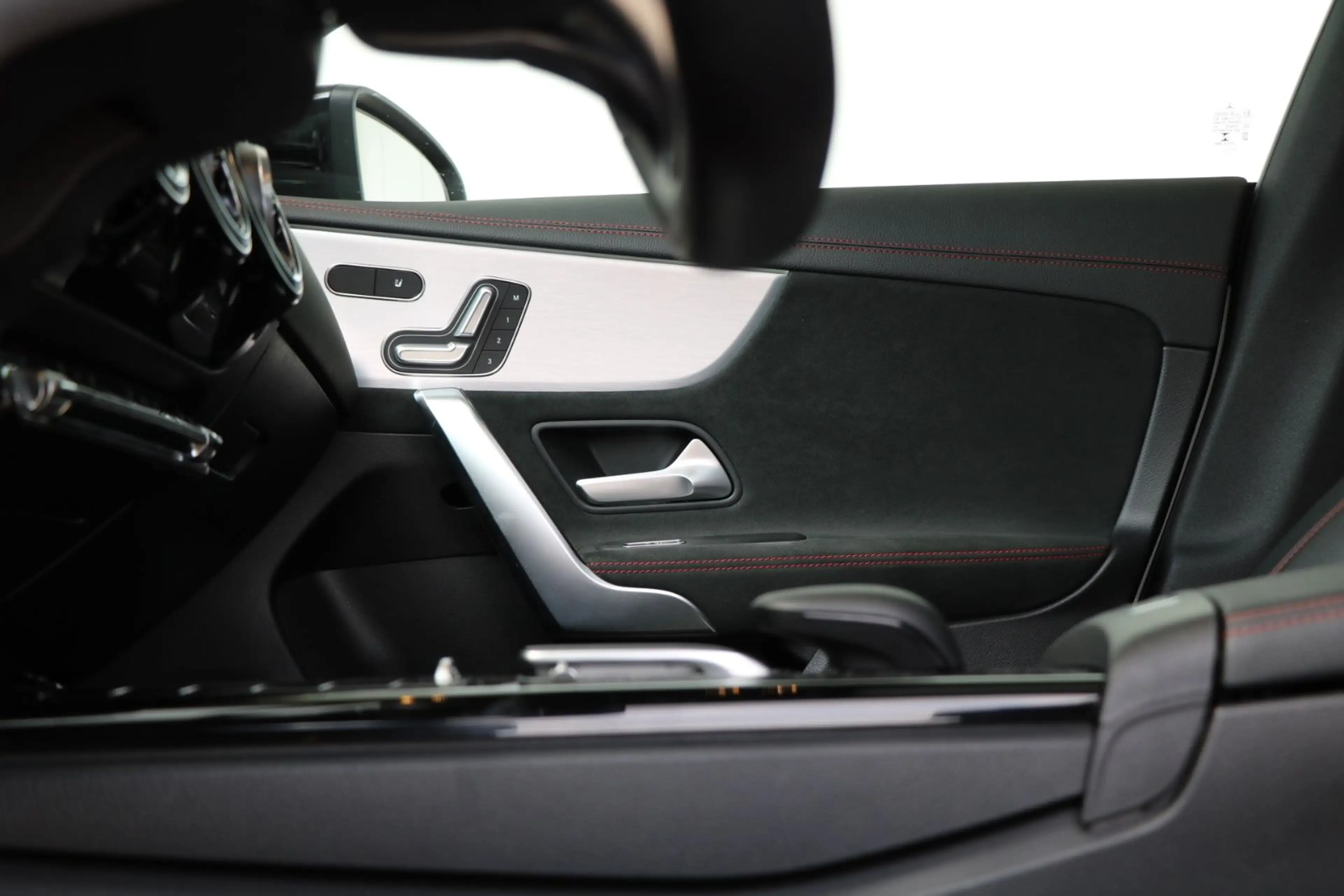 Mercedes-Benz CLA 220 CLA 220 d Shooting Brake*AMG*MBEAM*HUD*PANO*360° — photo 14