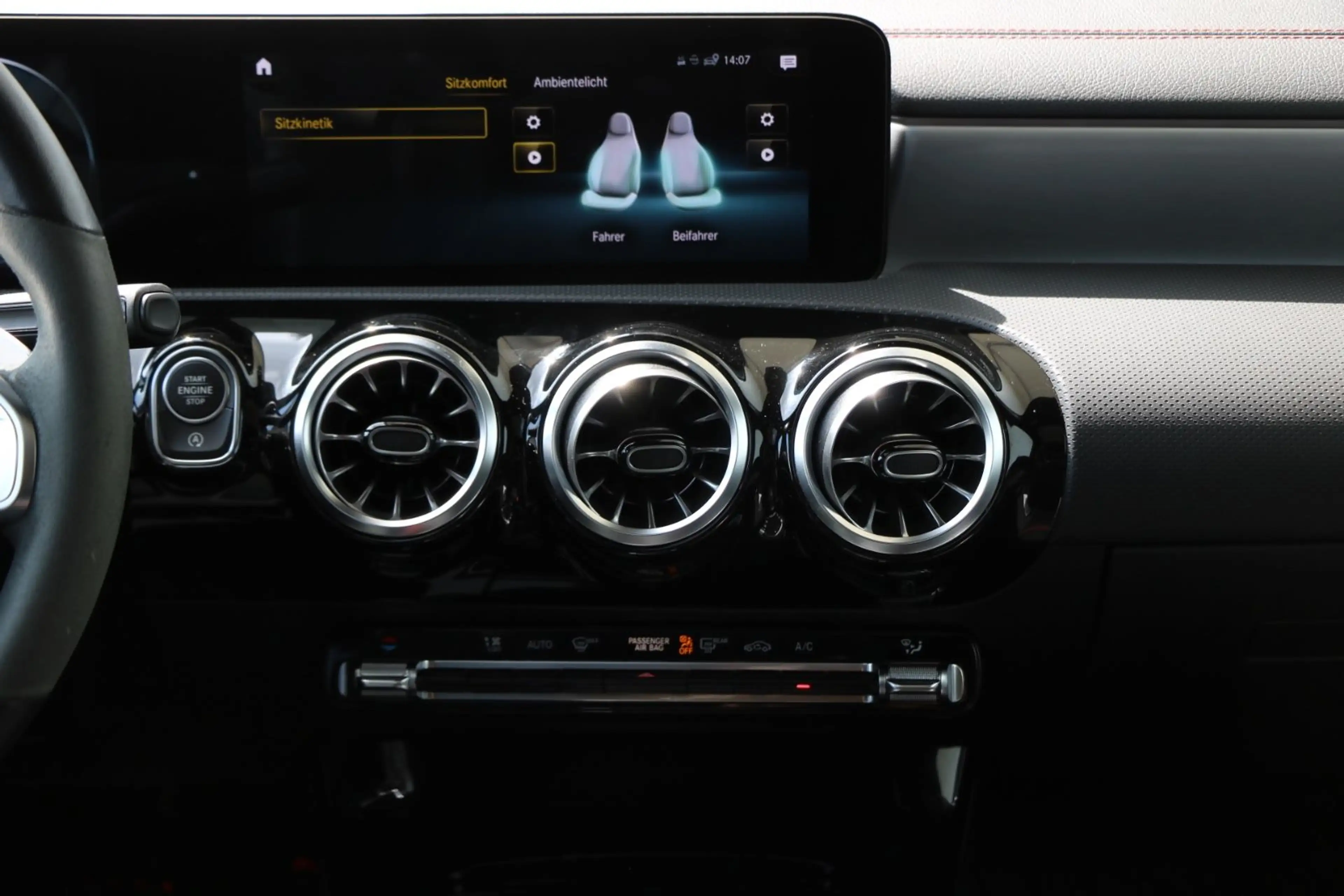 Mercedes-Benz CLA 220 CLA 220 d Shooting Brake*AMG*MBEAM*HUD*PANO*360° — photo 8