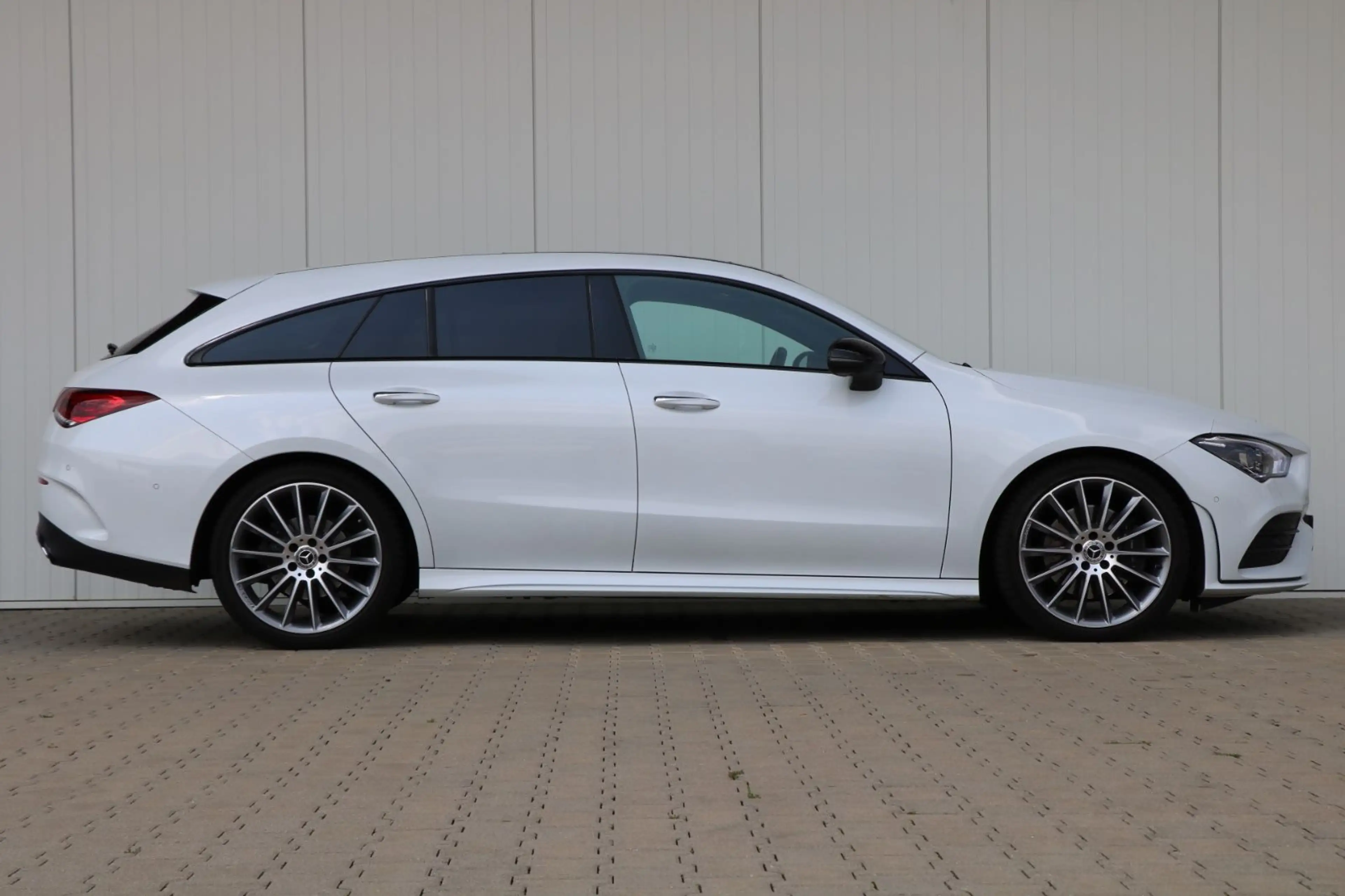 Mercedes-Benz CLA 220 CLA 220 d Shooting Brake*AMG*MBEAM*HUD*PANO*360° — photo 4