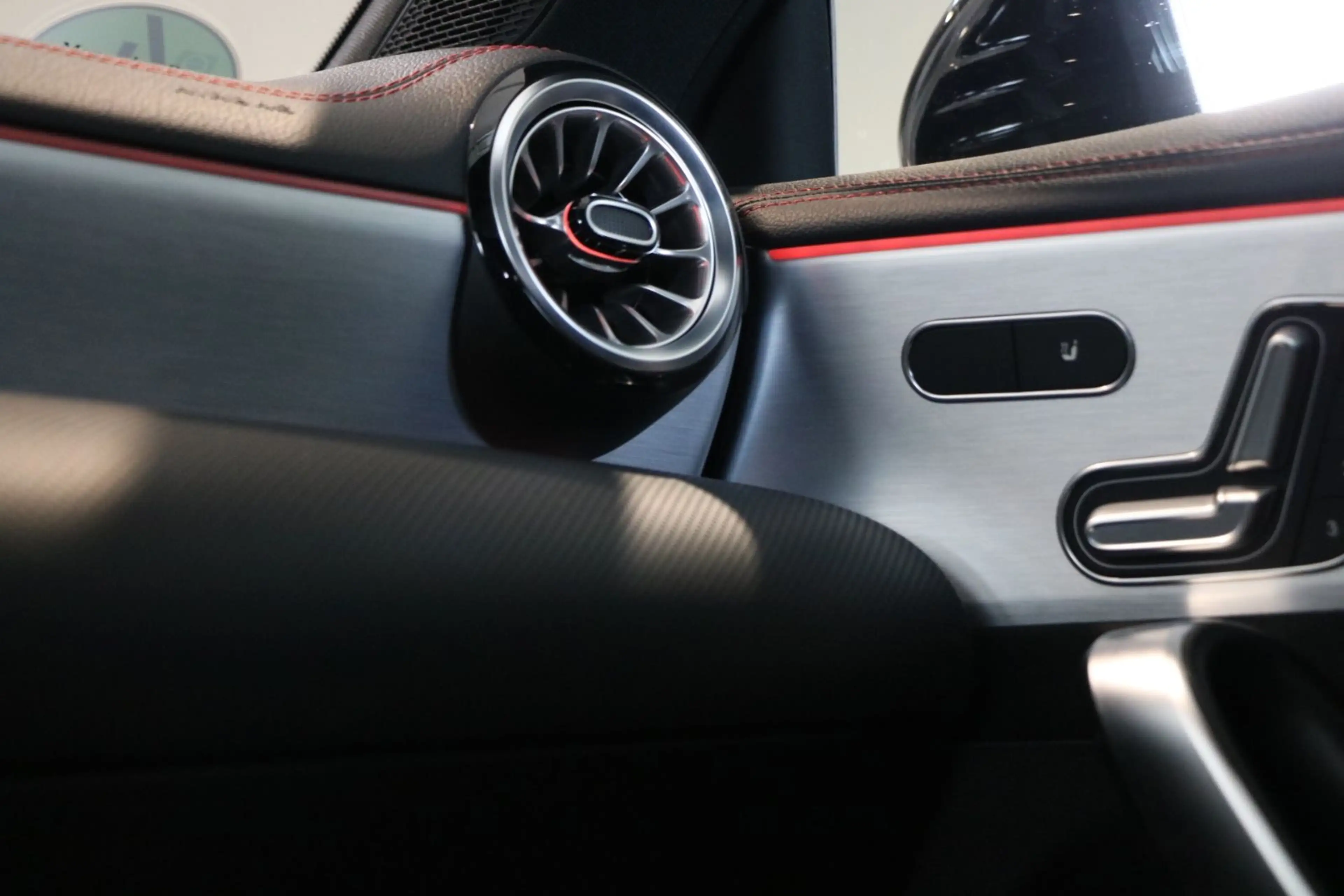 Mercedes-Benz CLA 220 CLA 220 d Shooting Brake*AMG*MBEAM*HUD*PANO*360° — photo 15