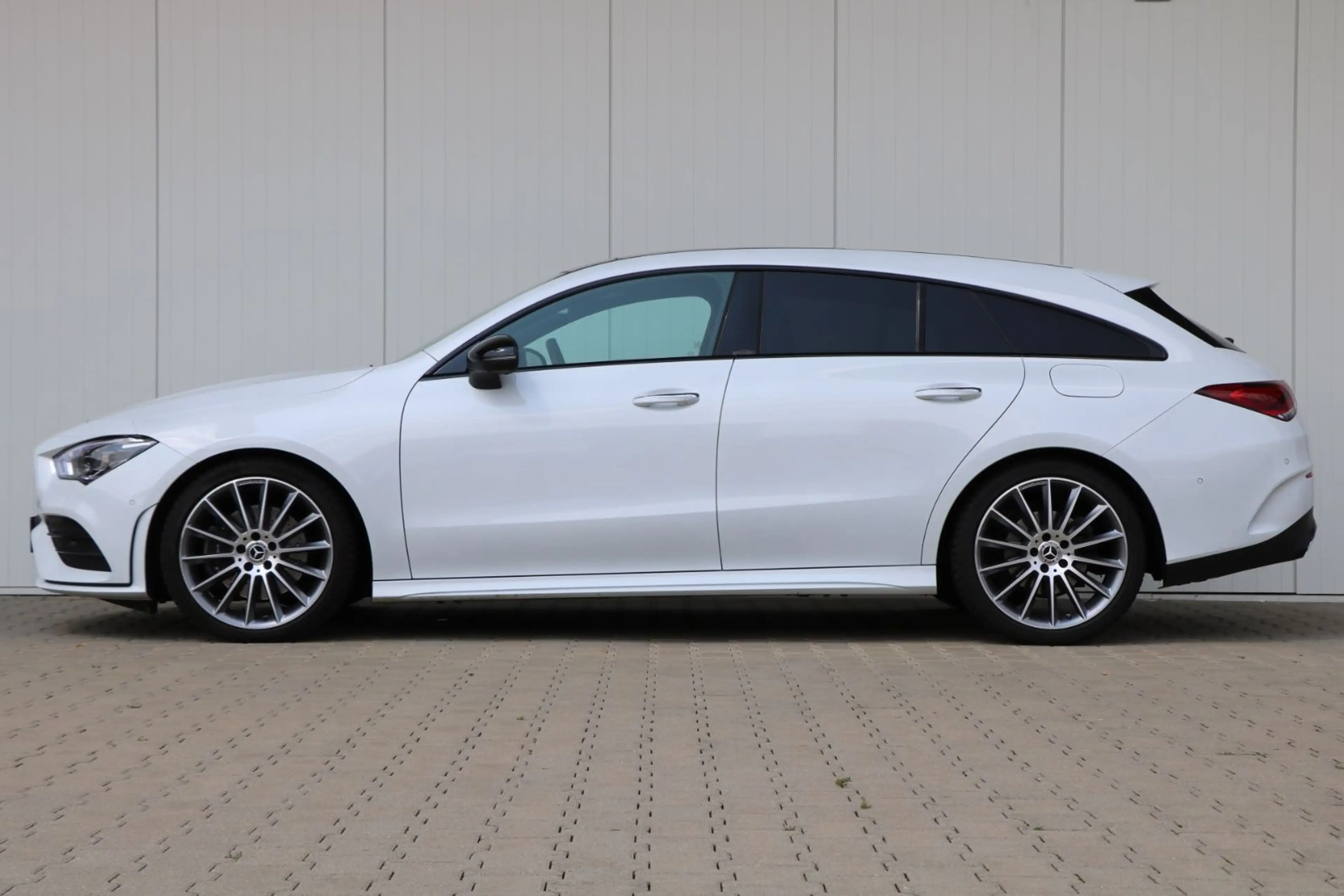 Mercedes-Benz CLA 220 CLA 220 d Shooting Brake*AMG*MBEAM*HUD*PANO*360° — photo 5