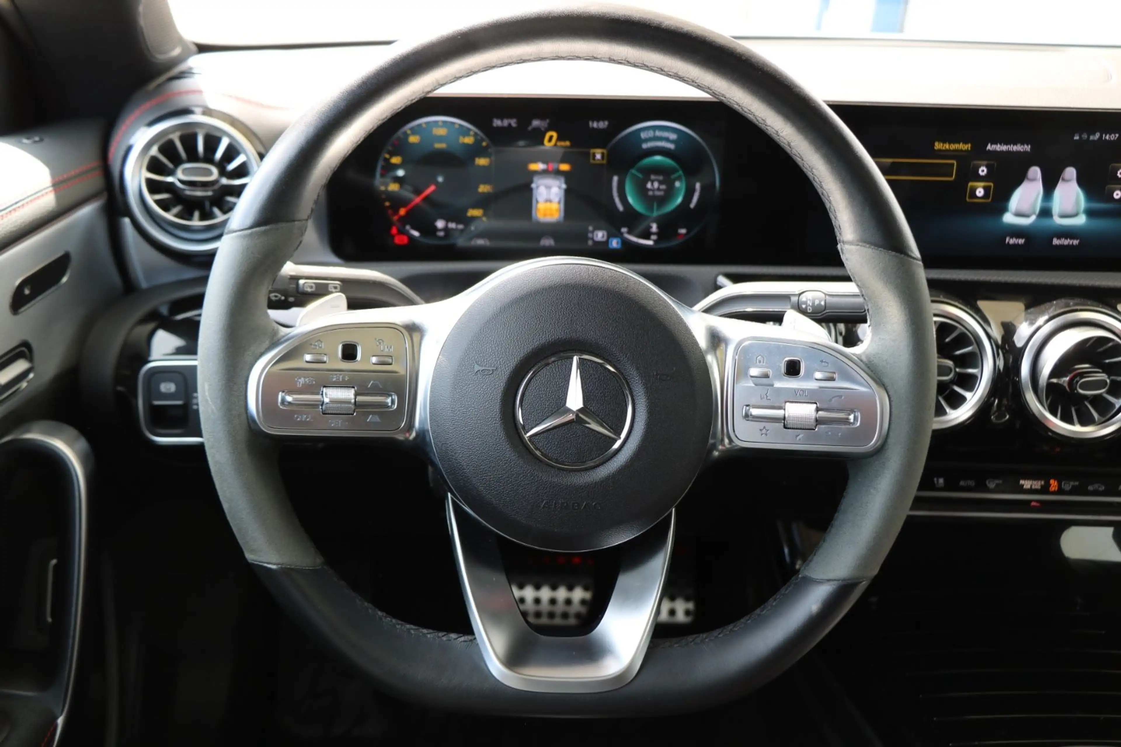 Mercedes-Benz CLA 220 CLA 220 d Shooting Brake*AMG*MBEAM*HUD*PANO*360° — photo 7
